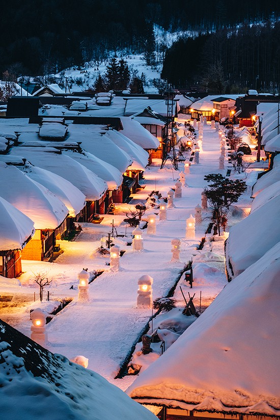 Ngôi làng cổ phủ tuyết như cổ tích