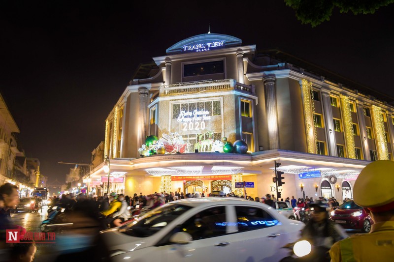 Văn hoá - Không khí Giáng sinh tràn ngập trên đường phố Hà Nội (Hình 2).