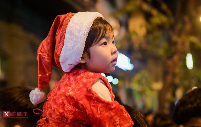 Văn hoá - Không khí Giáng sinh tràn ngập trên đường phố Hà Nội (Hình 7).