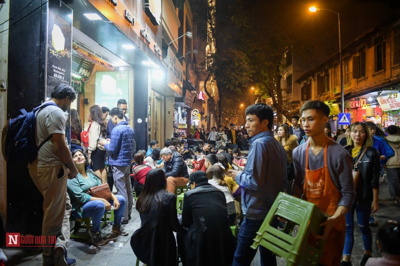 Văn hoá - Không khí Giáng sinh tràn ngập trên đường phố Hà Nội (Hình 11).