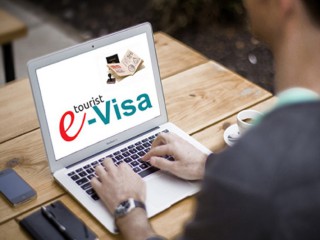 Kéo dài thí điểm cấp thị thực điện tử cho người nước ngoài