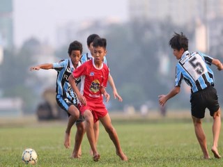 "Quỹ khơi nguồn đam mê" tài trợ 20 suất đào tạo bóng đá chuyên nghiệp cho trẻ em