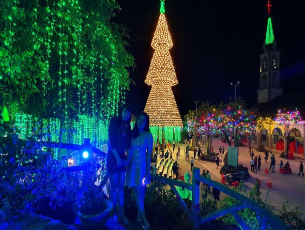 Cây thông khổng lồ làm từ 2.100 nón lá, cao gần 30m ở Biên Hòa